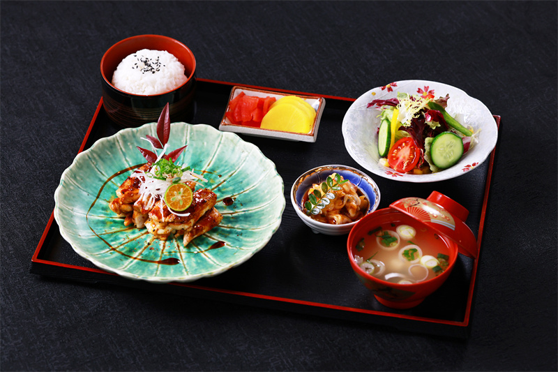 铁板照烧鸡腿定食
